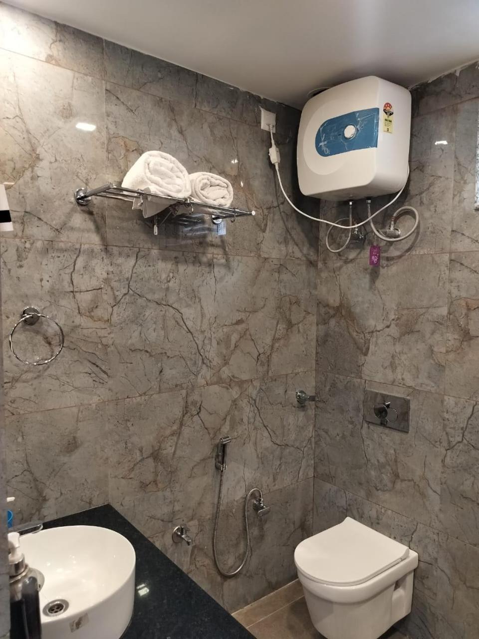 The Aesthetic Hotel & Restaurant Bhīm Tāl Extérieur photo
